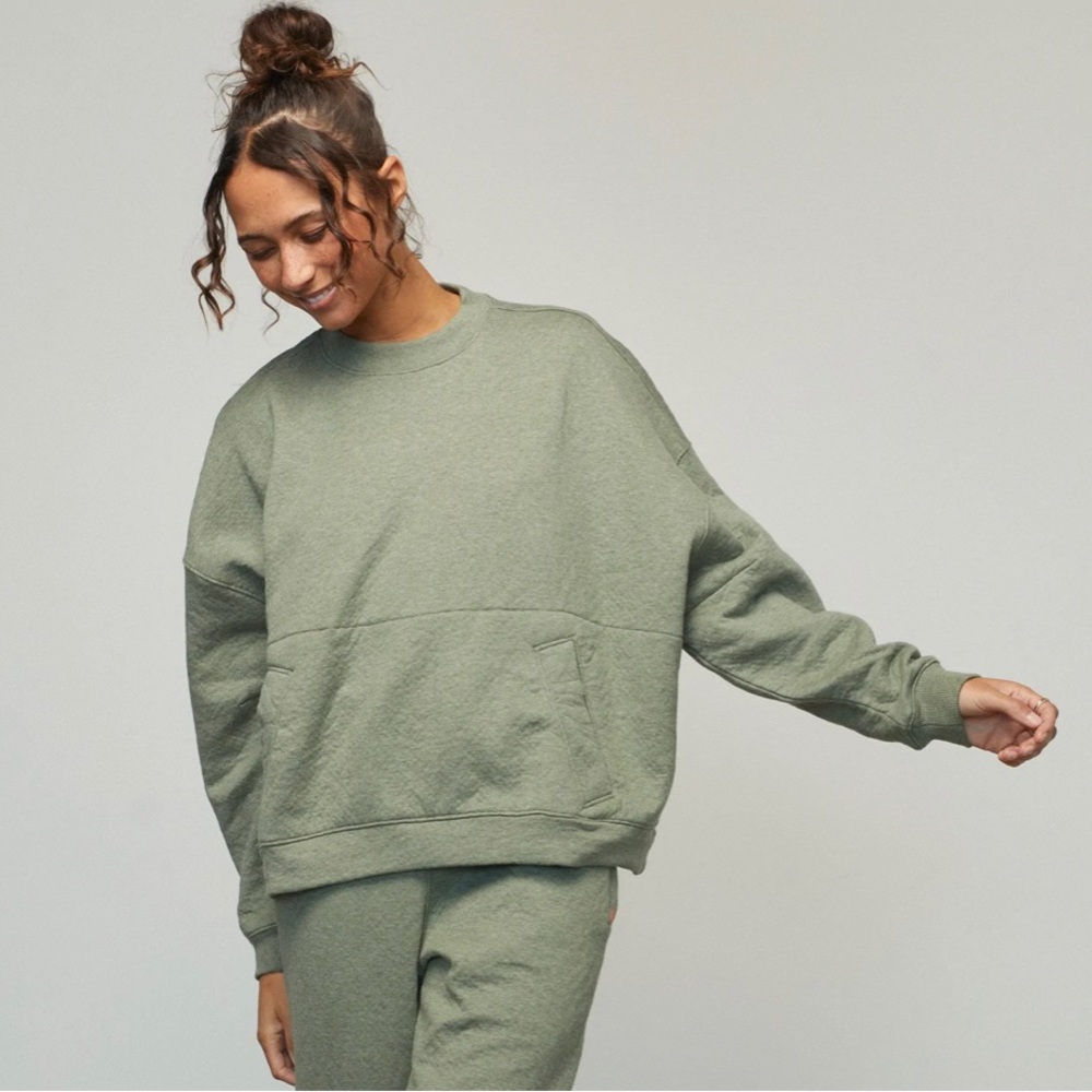 LUNYA brand new sweater size M